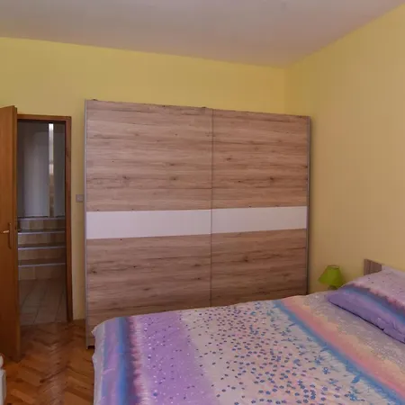 Toplek 2201 Apartment Vir